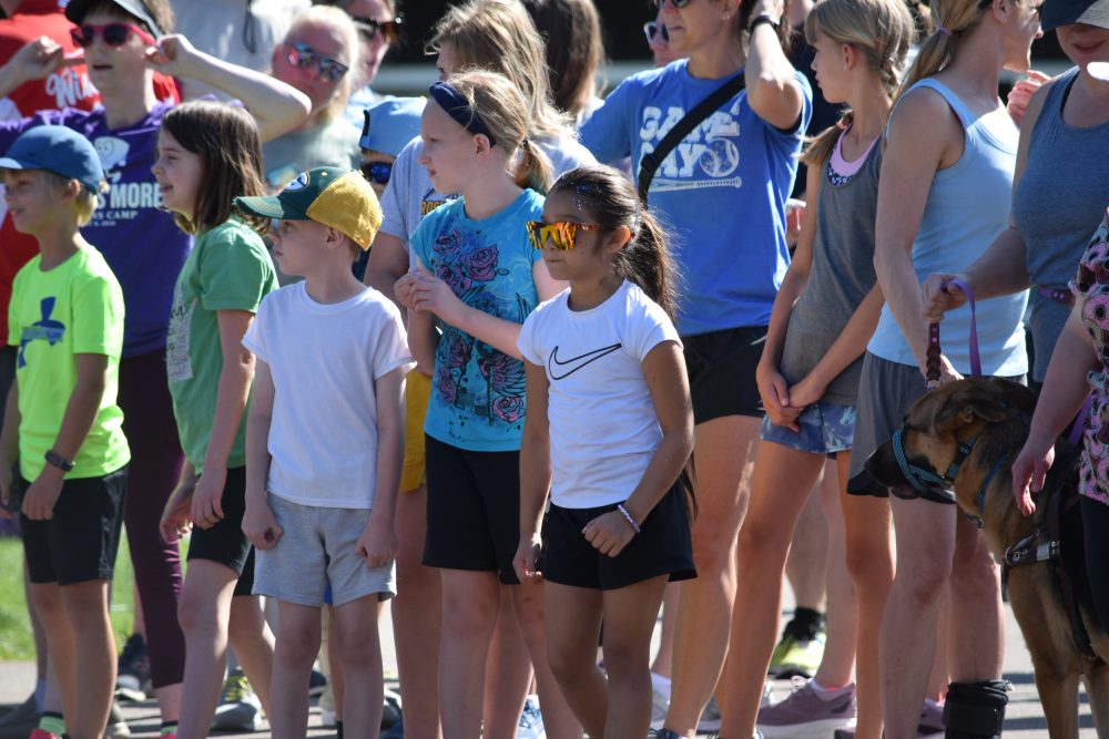 Group of participants at the Donut Dash starting line for the Hustle S'more for Lions Camp